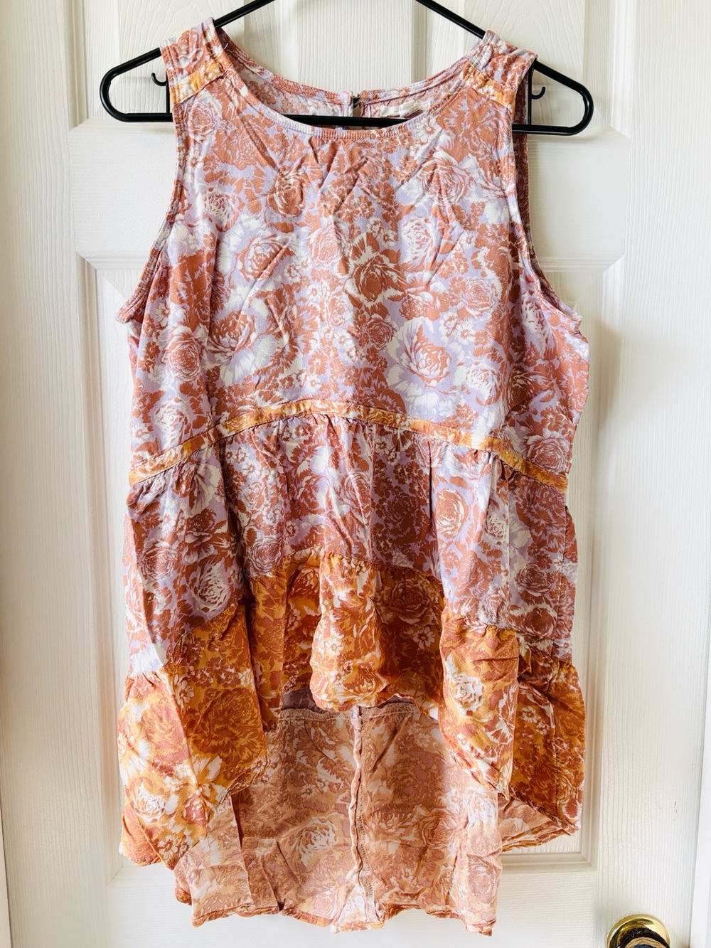 ☀️NEW LISTING☀️ Maurices Floral Sleeveless Tank Top in Peach and White High Low